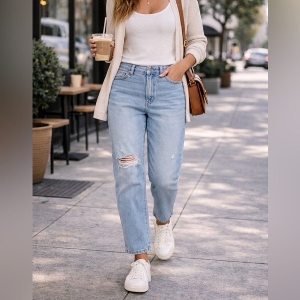 Universal Threads Light Wash Denim Boyfriend Style Jeans | Relaxed NWT 8/29R